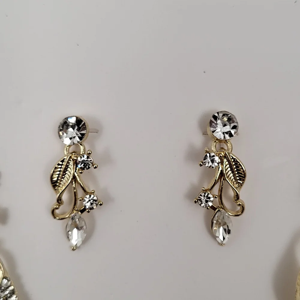 Gold-Tone Sparkle Floral and Leaf Necklace and Earrings Set Wedding Style - NWOT - Picture 4 of 7